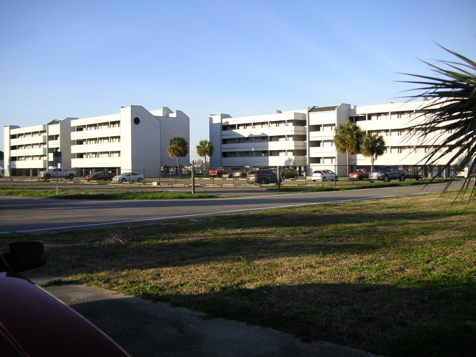 Pleasure Island Condos in Port Arthur, TX - Foto de edificio