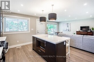 47 Atwater Crescent in Hamilton, ON - Building Photo - Building Photo