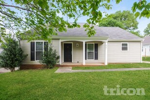 8501 Milton Morris Dr in Charlotte, NC - Building Photo