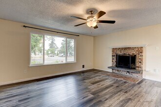 692 NW Hiyu Dr in Oak Harbor, WA - Building Photo - Building Photo