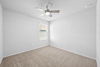 1806 Windsor Blvd in Lockhart, TX - Building Photo - Building Photo