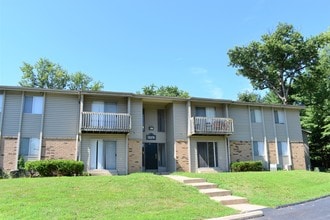 Windham Chase in St. Louis, MO - Building Photo - Building Photo