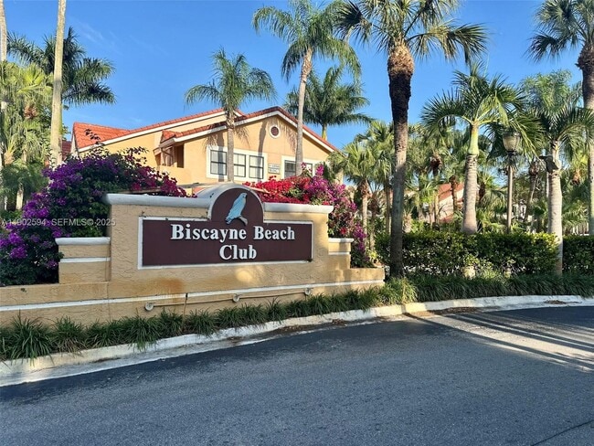 10581 SW 155th Ct in Miami, FL - Foto de edificio - Building Photo