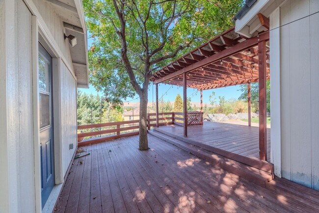4895 Santa Barbara Ave in Sparks, NV - Building Photo - Building Photo