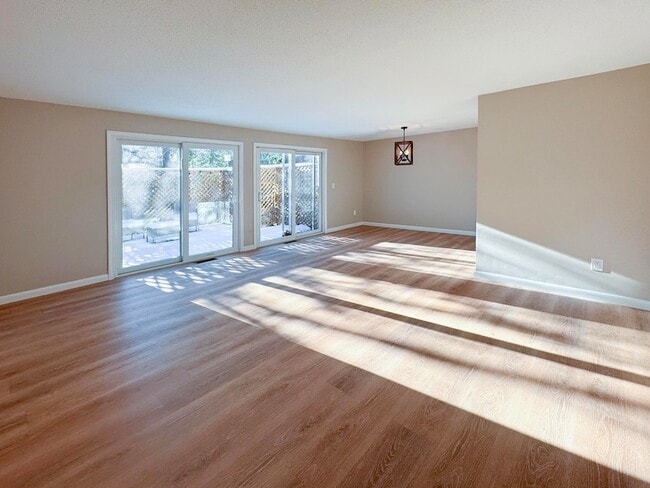 225 SW Meadows, Unit 225 in Teaticket, MA - Building Photo - Building Photo