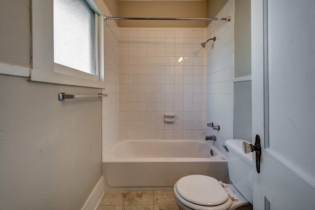 115 Goldenrod St, Unit B in Houston, TX - Foto de edificio - Building Photo