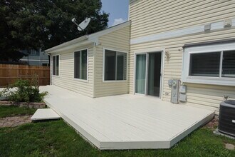 1492 Golden Oaks Pkwy in Aurora, IL - Building Photo - Building Photo