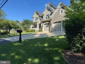 7702 Trammell Rd in Annandale, VA - Building Photo