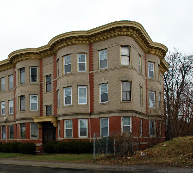 505 Pleasant St in Holyoke, MA - Building Photo