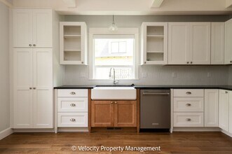 924 NW Riverside Blvd in Bend, OR - Building Photo - Building Photo