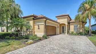 5914 Cessna Run in Bradenton, FL - Building Photo