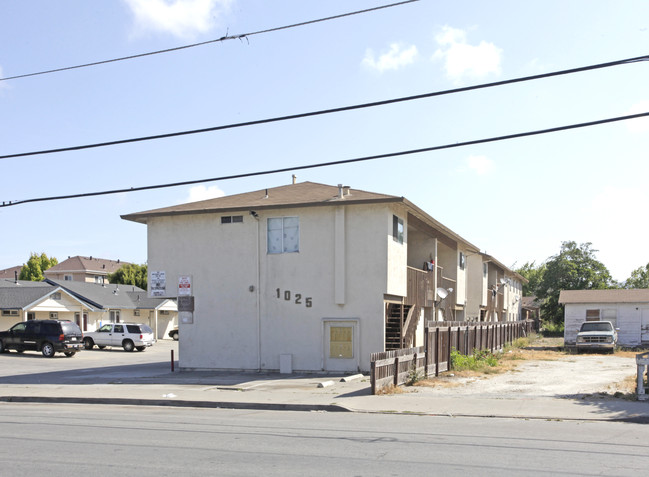 1025 E Laurel Dr in Salinas, CA - Building Photo - Building Photo