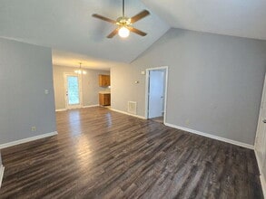 572 Danielle Dr in Clarksville, TN - Building Photo - Building Photo
