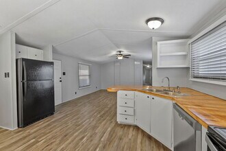 6516 Blue Water Ct in Granbury, TX - Building Photo - Building Photo