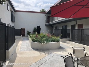 3510 Clarington Ave-Unit -#17 in Los Angeles, CA - Foto de edificio - Building Photo