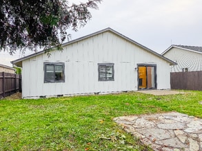 12502 NE 19th St in Vancouver, WA - Building Photo - Building Photo