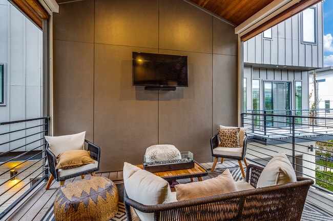 5703 Lindell Ave in Dallas, TX - Foto de edificio - Building Photo