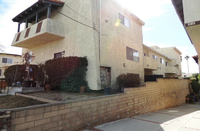 423 N Elena Ave in Redondo Beach, CA - Building Photo - Building Photo