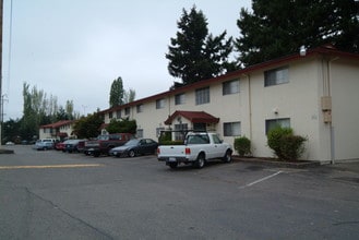 2416 S 92nd St in Tacoma, WA - Foto de edificio - Building Photo