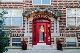 1243 W Rosemont Ave in Chicago, IL - Foto de edificio - Building Photo