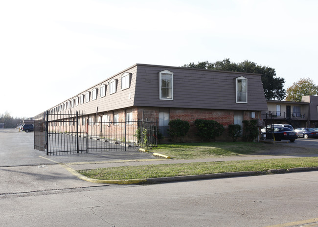 Crestmont Village in Houston, TX - Foto de edificio - Building Photo