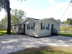 990 E Bay St in Bartow, FL - Building Photo