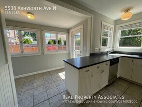 5538 Ashworth Ave N in Seattle, WA - Building Photo - Building Photo