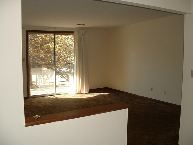 503-513 W 12th St in Newton, KS - Building Photo - Interior Photo