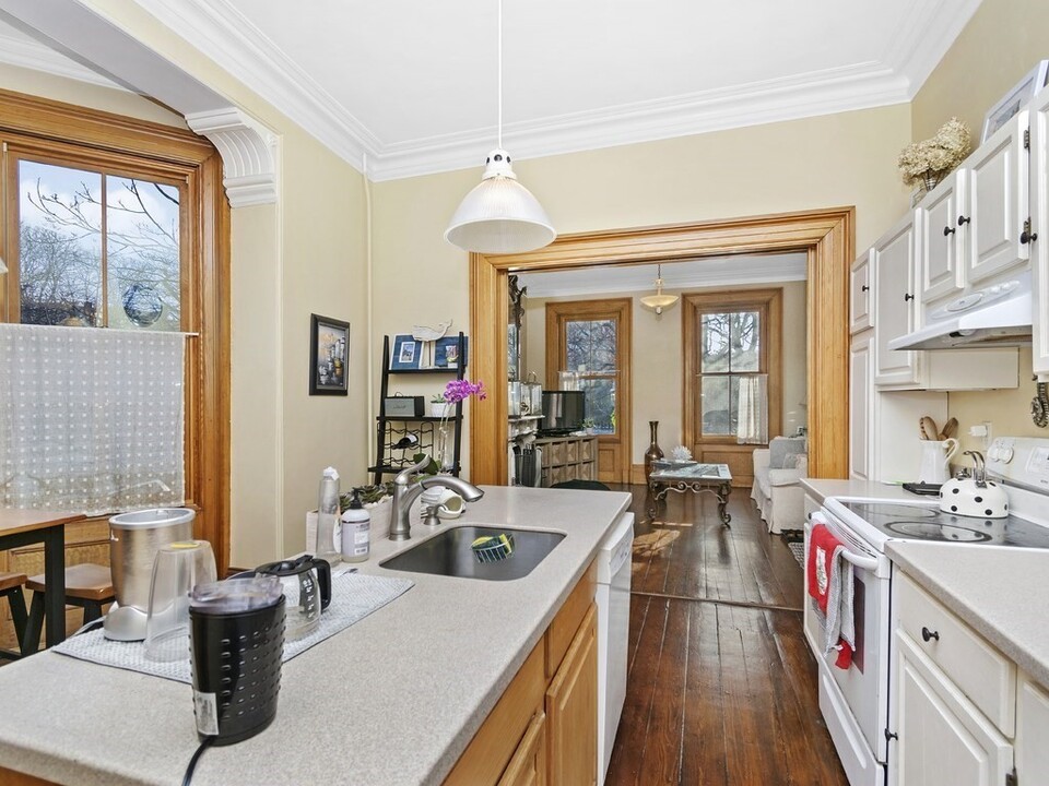 22 Monument Sq in Boston, MA - Building Photo