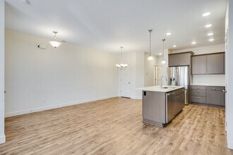 6860 SE Treat St in Hillsboro, OR - Building Photo - Building Photo