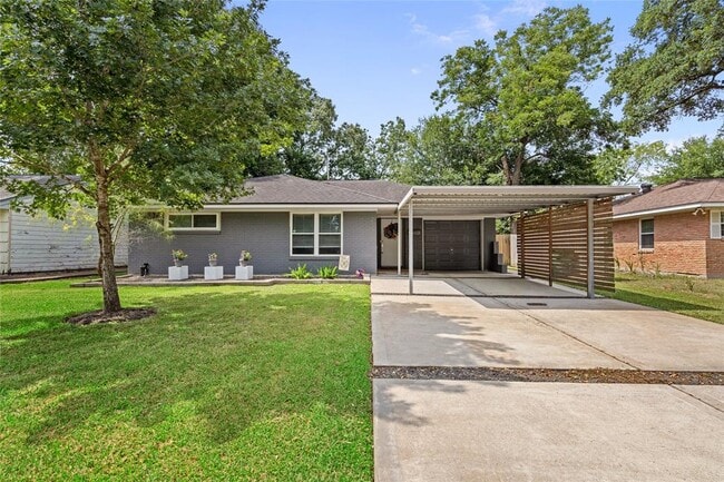 property at 2327 Chantilly Ln
