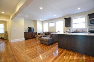 40 Glencoe St, Unit 1 in Boston, MA - Foto de edificio - Building Photo