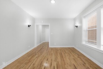 4720 S Drexel Blvd Chicago, IL 60615 in Chicago, IL - Foto de edificio - Building Photo