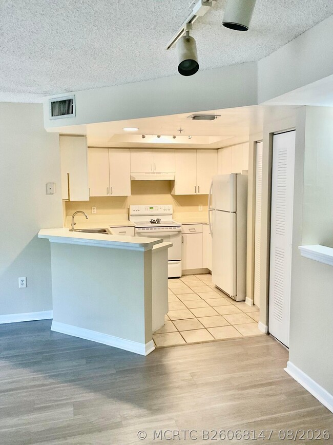property at 4163 N Haverhill Rd