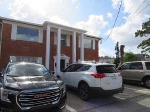 5804 Newcastle St in Bellaire, TX - Building Photo - Building Photo
