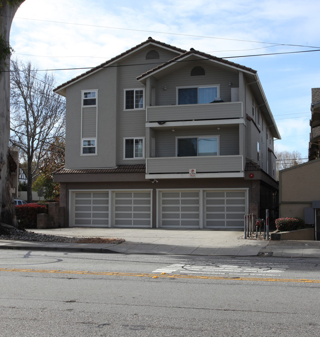 1500 Carmelita Ave in Burlingame, CA - Building Photo - Building Photo