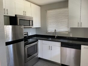 1080 16th Ave N in St. Petersburg, FL - Building Photo - Building Photo