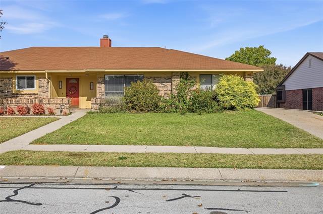 2425 Oakmont Dr in Bedford, TX - Building Photo - Building Photo