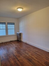 2575 Perkiomen Ave, Unit 2 in Reading, PA - Foto de edificio - Building Photo