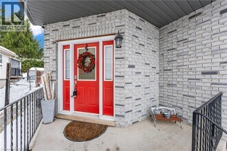 44 Dineen Ct in Kitchener, ON - Building Photo - Building Photo