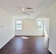 519 N Shady Ln in La Porte, TX - Building Photo - Building Photo