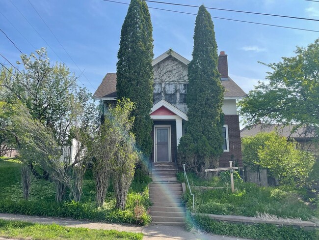 property at 414 N 19th Ave E