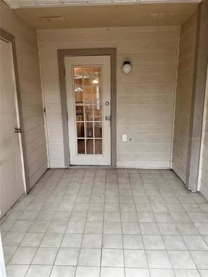 property at 2105 Fletchers Point Cir