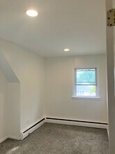 67 Bertolotto Ave, Unit 2 in Little Ferry, NJ - Foto de edificio - Building Photo