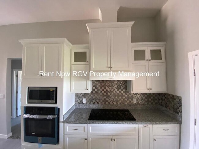 2206 Liverpool Dr in Edinburg, TX - Building Photo - Building Photo