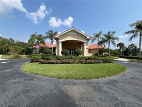 366 Burnt Pine Dr in Naples, FL - Building Photo - Building Photo