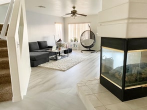 929 Plantain Lily Ave in Las Vegas, NV - Foto de edificio - Building Photo