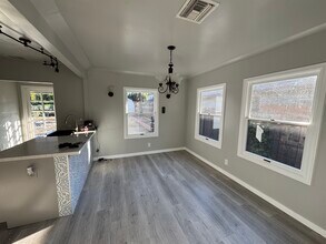 492 Flower St in Pasadena, CA - Foto de edificio - Building Photo