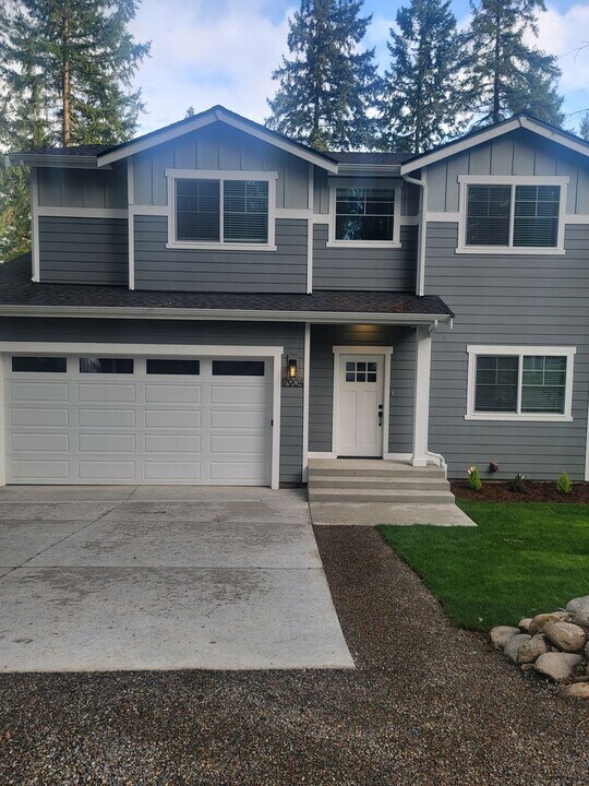 17904 Rising Ct in Yelm, WA - Building Photo
