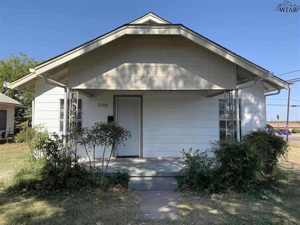 2300 Kings Hwy in Wichita Falls, TX - Building Photo